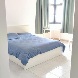 Ms. Zhang'S Flat 303